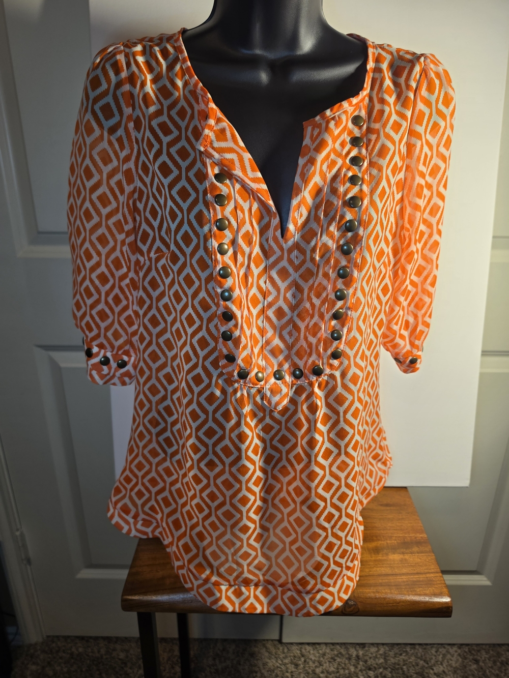 41 Hawthorn Orange White Geometric V-Neck 3/4 Sleeve Button Blouse in size S